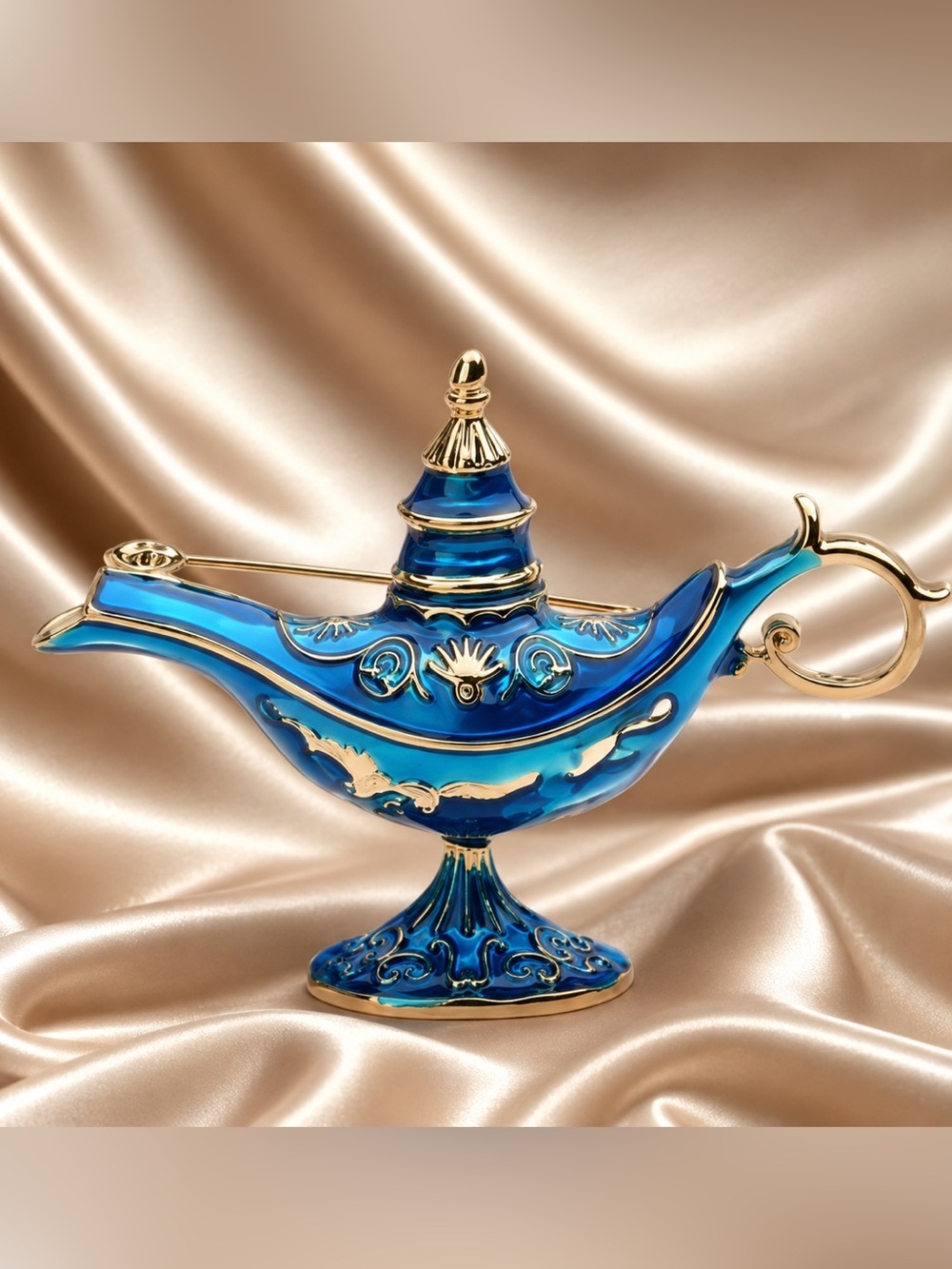 Blue Genie Lamp Gold Brooch - Picture 6 of 6